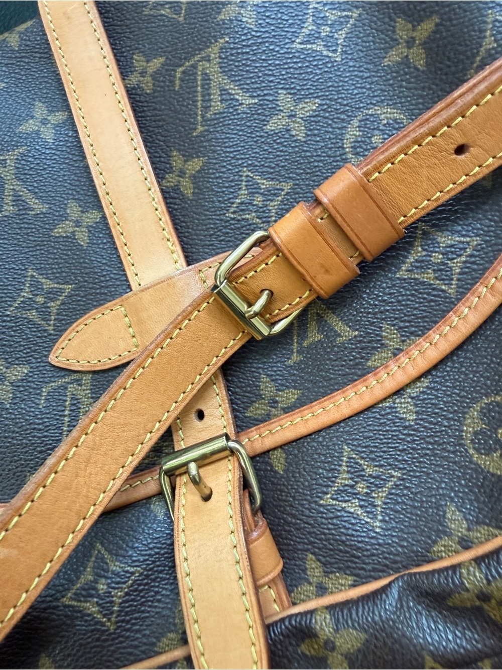 Louis Vuitton Monogram Canvas Messenger Bag with Tan Trim - Picture 5 of 14
